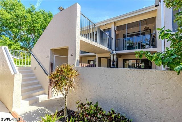 15450 Cedarwood LN 202, Naples, FL 34110