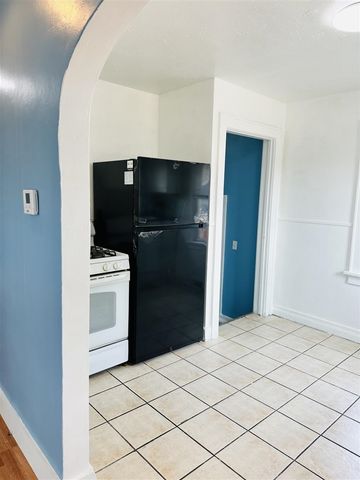 2174 S Getty Street, Muskegon, MI 49444