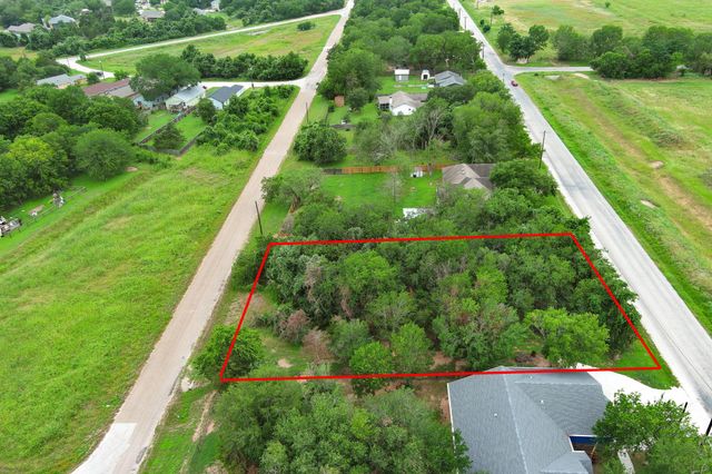 1331 Lovers LN, Bastrop, TX 78602