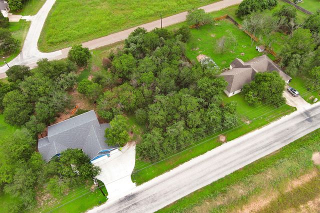 1331 Lovers LN, Bastrop, TX 78602