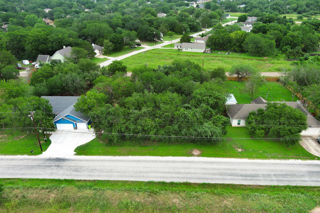 1331 Lovers LN, Bastrop, TX 78602