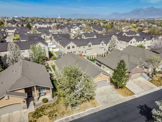1578 W QUARTZ DR, South Jordan, UT 84095