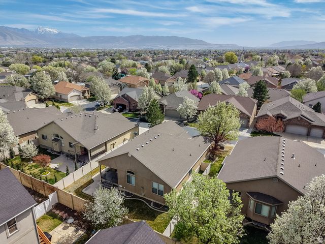 1578 W QUARTZ DR, South Jordan, UT 84095