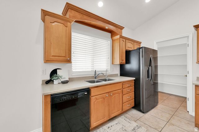 1578 W QUARTZ DR, South Jordan, UT 84095