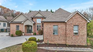 1012 Embassy Row, Johnson City, TN 37601