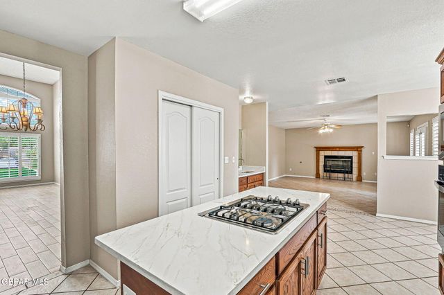6076 LOS SIGLOS Drive, El Paso, TX 79912