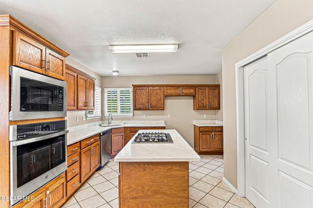6076 LOS SIGLOS Drive, El Paso, TX 79912