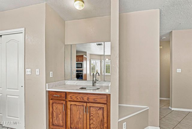 6076 LOS SIGLOS Drive, El Paso, TX 79912