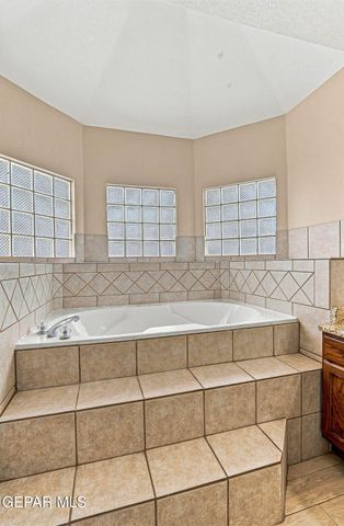 6076 LOS SIGLOS Drive, El Paso, TX 79912