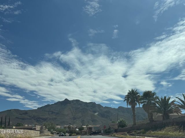 6076 LOS SIGLOS Drive, El Paso, TX 79912