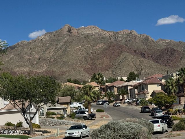 6076 LOS SIGLOS Drive, El Paso, TX 79912