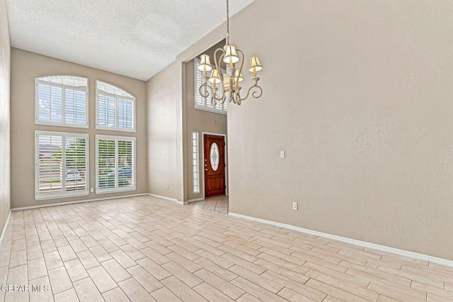 6076 LOS SIGLOS Drive, El Paso, TX 79912