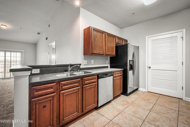 4920 KEY LIME Drive 304, Jacksonville, FL 32256