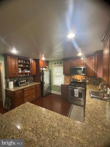 15 LEADBEATER ST, Alexandria, VA 22305