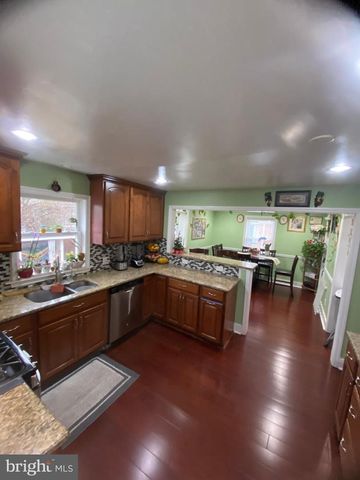 15 LEADBEATER ST, Alexandria, VA 22305