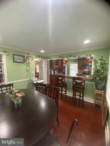 15 LEADBEATER ST, Alexandria, VA 22305