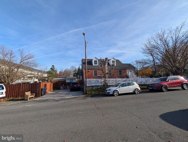 15 LEADBEATER ST, Alexandria, VA 22305