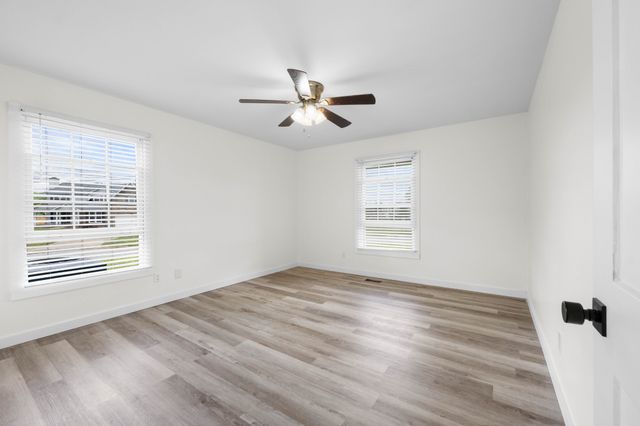 811 Keystone Dr, Clarksville, TN 37042