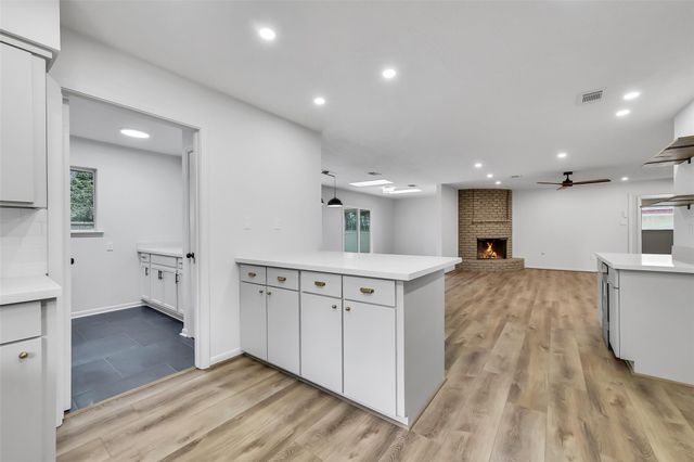 1617 Wavecrest Lane, Houston, TX 77062