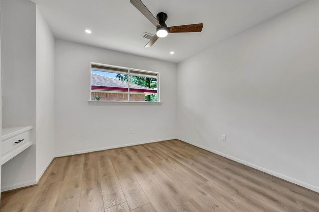 1617 Wavecrest Lane, Houston, TX 77062