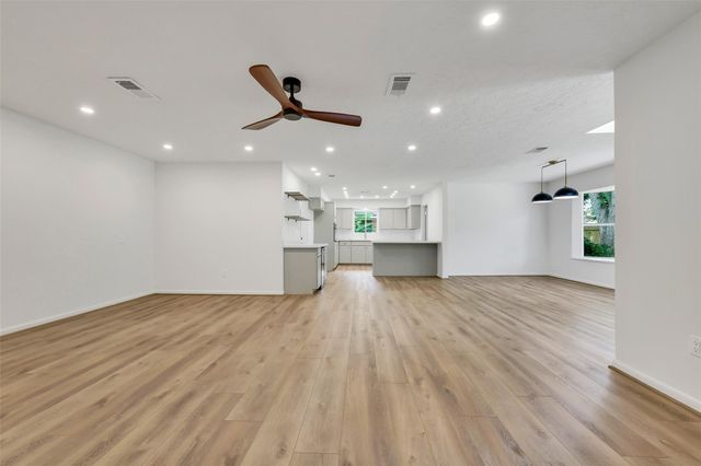 1617 Wavecrest Lane, Houston, TX 77062