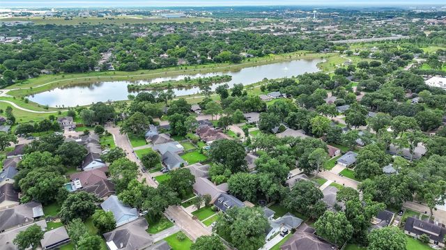 1617 Wavecrest Lane, Houston, TX 77062