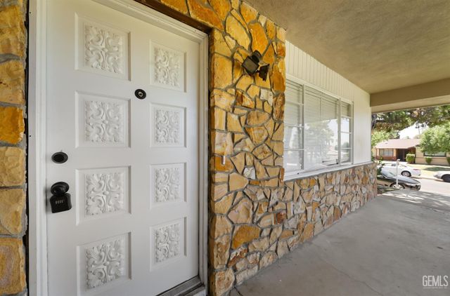 5108 Montecito Drive, Bakersfield, CA 93306