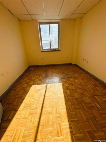 3800 E Tremont Avenue, Bronx, NY 10465
