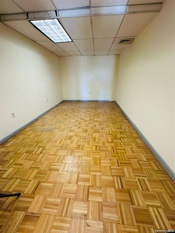 3800 E Tremont Avenue, Bronx, NY 10465