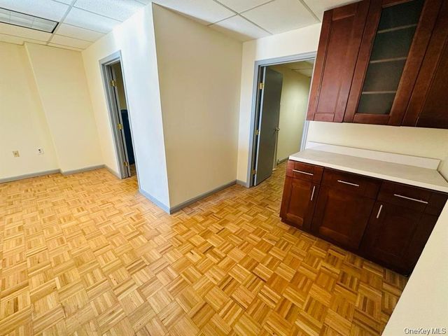 3800 E Tremont Avenue, Bronx, NY 10465