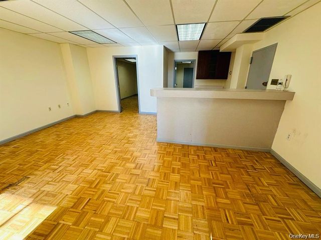3800 E Tremont Avenue, Bronx, NY 10465