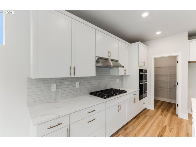 374 W MAPLE St, Washougal, WA 98671