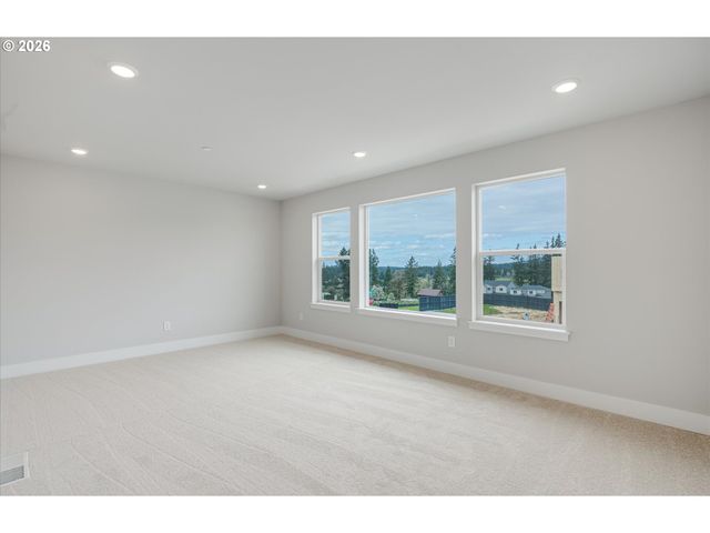 374 W MAPLE St, Washougal, WA 98671