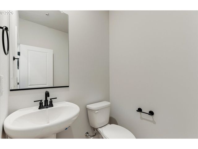 374 W MAPLE St, Washougal, WA 98671