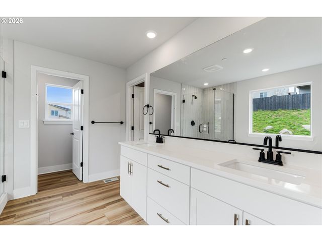 374 W MAPLE St, Washougal, WA 98671