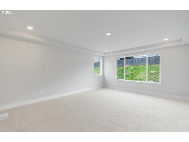 374 W MAPLE St, Washougal, WA 98671