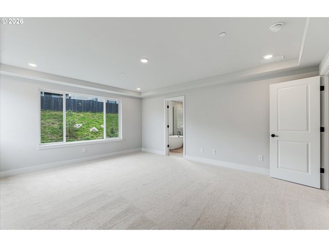 374 W MAPLE St, Washougal, WA 98671
