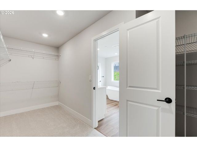374 W MAPLE St, Washougal, WA 98671