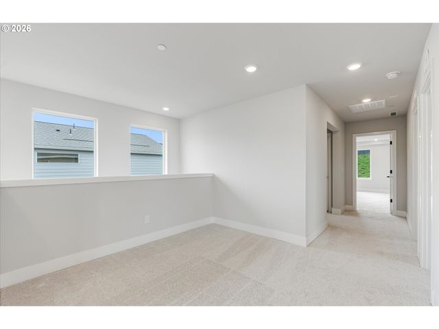 374 W MAPLE St, Washougal, WA 98671