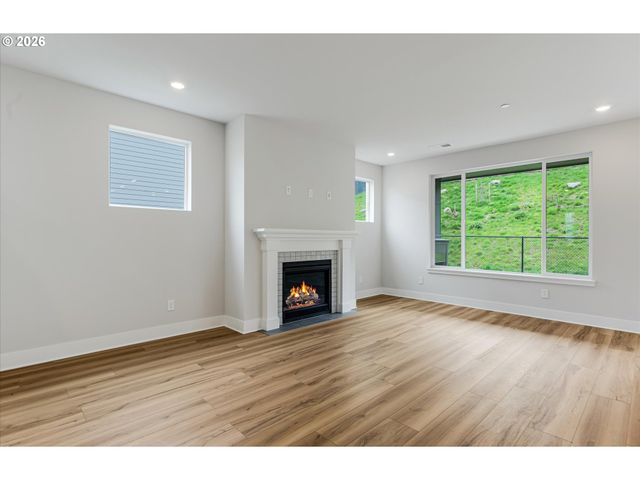 374 W MAPLE St, Washougal, WA 98671