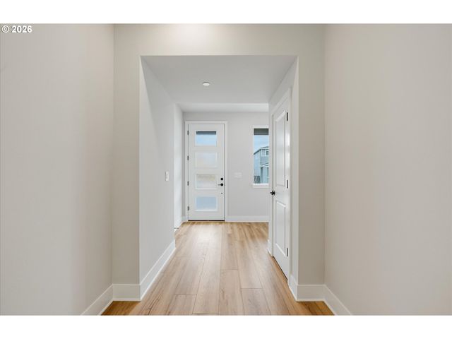 374 W MAPLE St, Washougal, WA 98671
