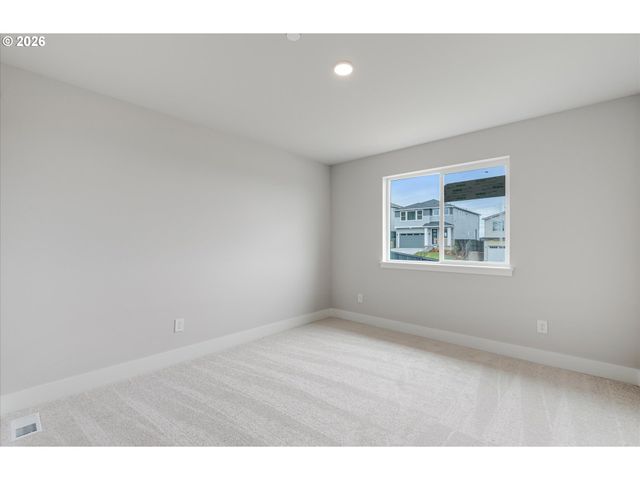 374 W MAPLE St, Washougal, WA 98671