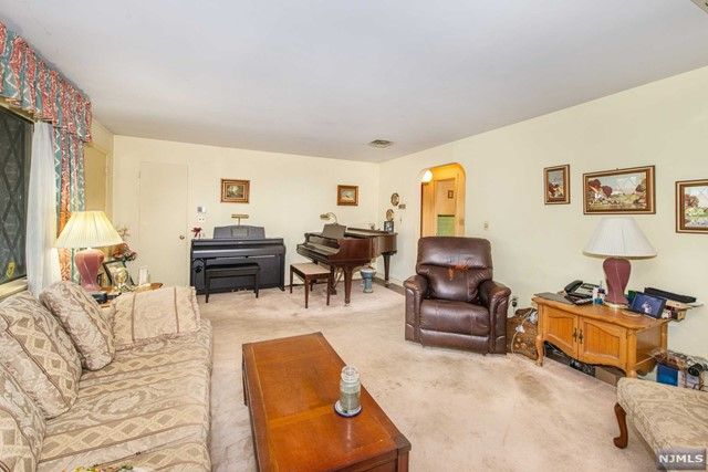 39 Hartland Avenue, Emerson, NJ 07630