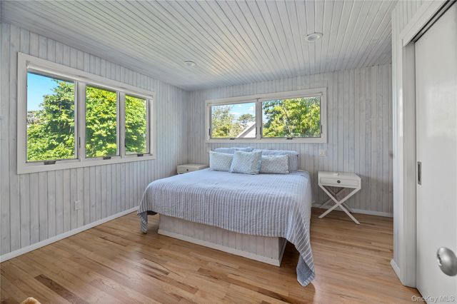36 Dune Way, Seaview, NY 11770