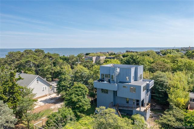 36 Dune Way, Seaview, NY 11770