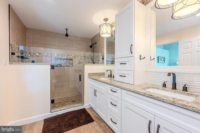 3907 CLARES CT, Fairfax, VA 22033