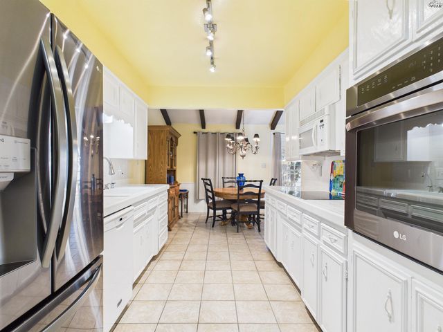 10 FAWNWOOD COURT, Wichita Falls, TX 76310