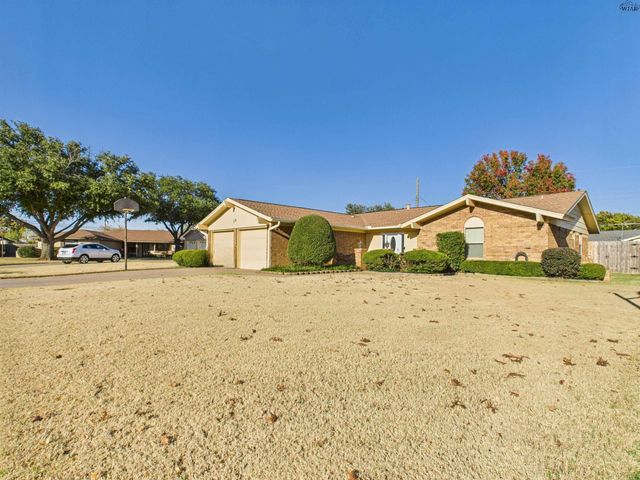 10 FAWNWOOD COURT, Wichita Falls, TX 76310