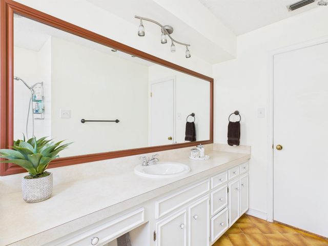 10 FAWNWOOD COURT, Wichita Falls, TX 76310