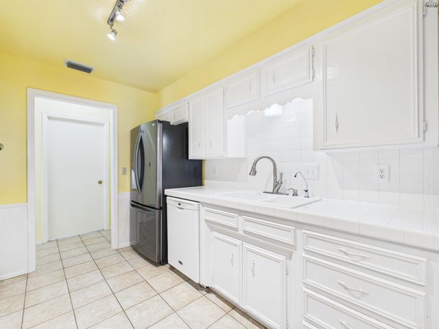 10 FAWNWOOD COURT, Wichita Falls, TX 76310